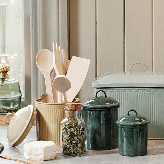 Sötétzöld tároló tetővel kicsi